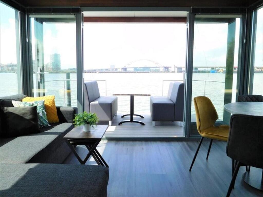 Hotel Beautiful Houseboat In The Harbour Of Volendam Near Centre Exterior foto